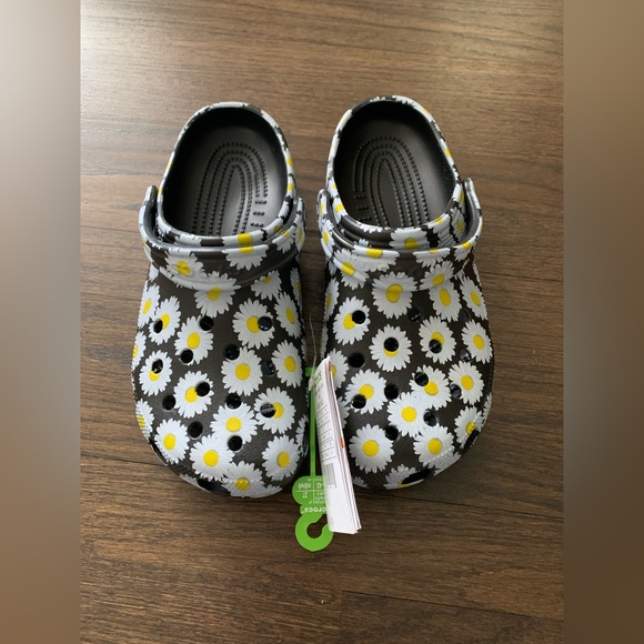 Crocs Classic Vacay Vibes Clog in Daisy 🌼 Print - Picture 3 of 7